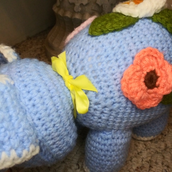 3/$18 Vtge. Blue/White Hand Crocheted Cottagecore Style Pig With Pastel Flowers - Picture 8 of 11